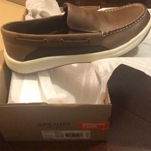 Men’s brown sperry boat shoes